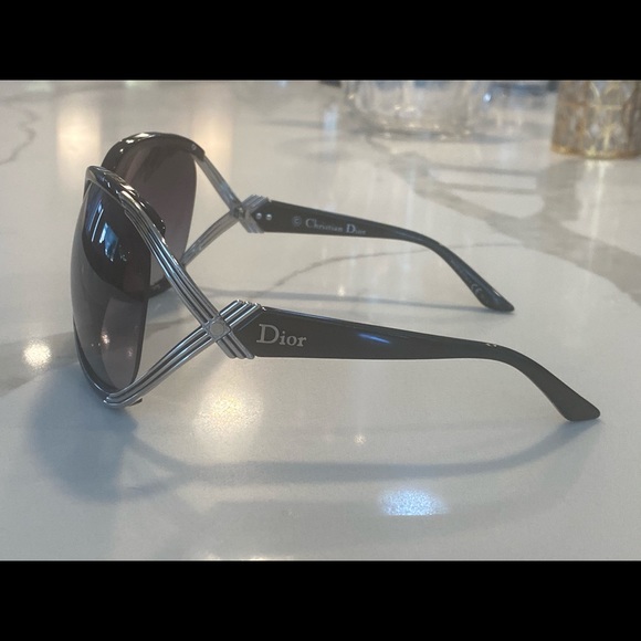 Christian Dior Sydney Sunglasses - Picture 5 of 10